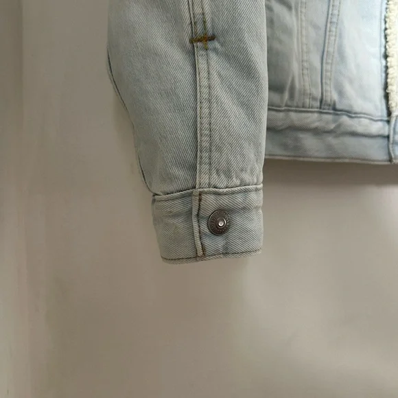 Levi’s Denim Trucker Jacket - Picture 6 of 6